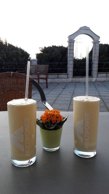 Eiweißshake mit Mango - das haben wir uns verdient!