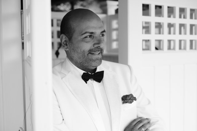 Mit "Schön ist die Welt" lässt Jay Alexander den Charme der Heimatfilme aus den 1930er bis 1950er Jahren wiederauferstehen. | Foto: Stephanie Berger © AP music