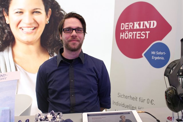 Inmitten des Trubels kann man bei Christian Eisenlohr einen Hörtest machen lassen.