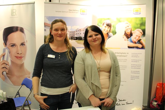 "Aus unserer Sicht hat sich die Messe auf jeden Fall gelohnt. Wir konnten einige jüngere Besucher von unseren Praktikums- und Ausbildungsangeboten überzeugen", freuen sich Daniela Daub (rechts) und Kathrin Ebert vom Haus Edelberg.
