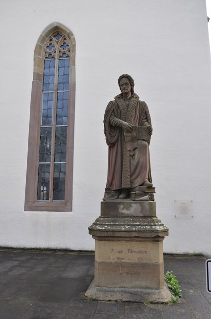Melanchthon-Statue am Kirchplatz. Foto: ch