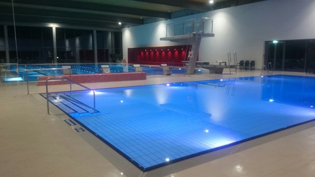 Tanja trainiert in der nagelneuen Badewelt Bretten, wo sie auch arbeitet.