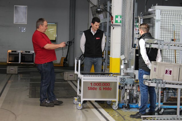 Alle sind gespannt auf den einmillionsten Slide & Hide.