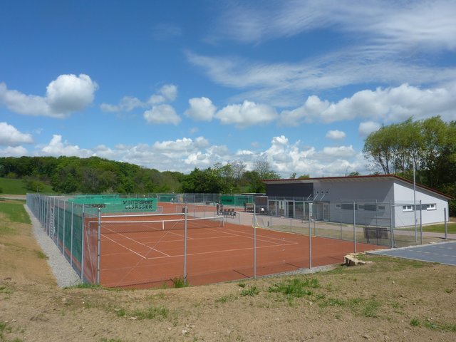 Neuer Standort: In landschaftlich reizvoller Lage verfügt der TC Neulingen jetzt über vier neue Tennisplätze und ein neues Clubhaus. | Foto: Kimmig