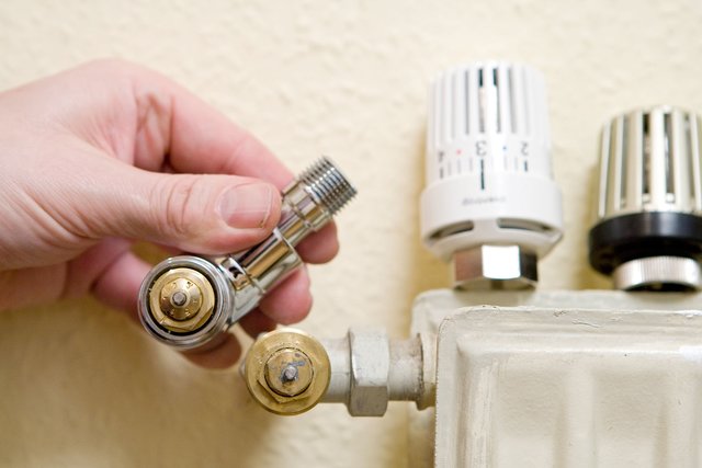 Auch neue, geregelte Thermostatventile und ein fachgerecht ausgeführter hydraulischer Abgleich werden vom staatlichen Programm zur Heizungsoptimierung gefördert. Foto: djd/ZVSHK