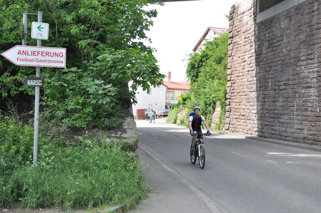 Auch in der Gegenrichtung: Radler nutzen anscheinend wenig den Umweg über das Freibad.
