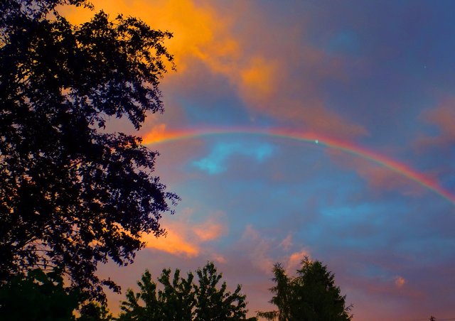 Frühlingsgewitter mit Regenbogen von soeben 09.06. - nach 21 Uhr