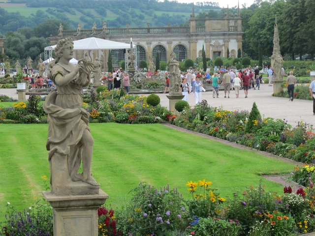 Ein Anziehungspunkt für 11000 Besucher war der Weikersheimer Schlossgarten mit seinen barocken Sandsteinfiguren beim Sommerfest im August 2013. | Foto: Peter Keßler