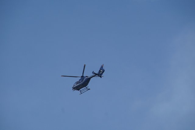 Offenbar haben Bitumenarbeiten auf dem Dach eines Wohn- und Geschäftshauses in der Muehlacker Bahnhofstrasse ausgelöst.