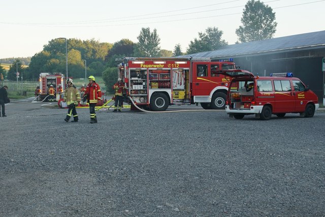 Bei einem Brand in Königsbach-Stein wurde die Reiterhalle des Reit- und Fahrvereins beschädigt. Verletzt wurde niemand.