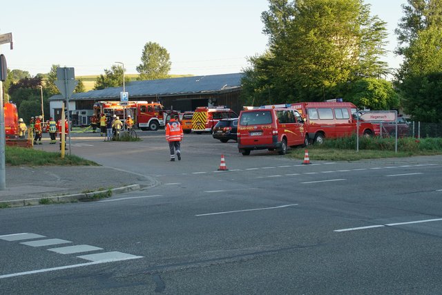 Bei einem Brand in Königsbach-Stein wurde die Reiterhalle des Reit- und Fahrvereins beschädigt. Verletzt wurde niemand.