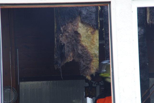 Bei einem Brand in Königsbach-Stein wurde die Reiterhalle des Reit- und Fahrvereins beschädigt. Verletzt wurde niemand.