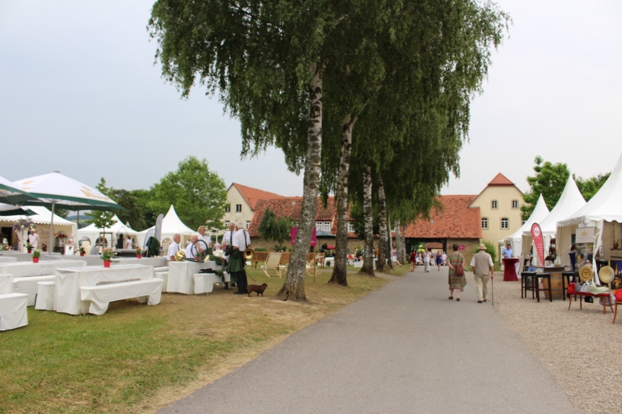 Das Gut Schwarzerdhof hat noch bis Sonntag, 25. Juni, seine Tore geöffnet für Life's Finest, den edlen Markt im Park.