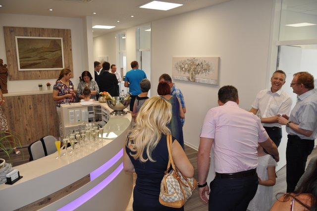 Tag der offenen Tür: Viele Interessierte nutzten die Gelegenheit, die Praxen von innen kennen zu lernen. Foto: ch