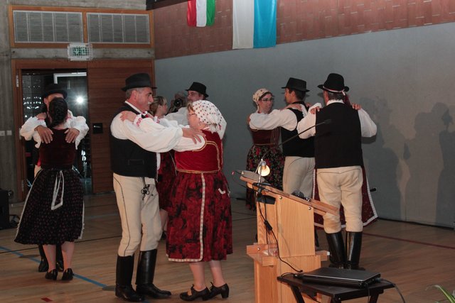 Tanzgruppe aus Hidas.