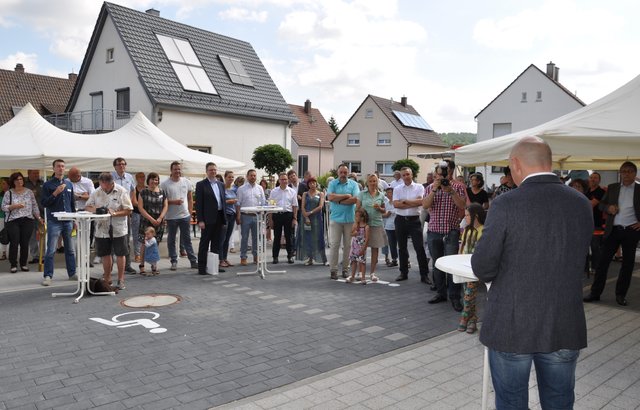 Lob: Jürgen Mayer würdigte das große Engagement der beteiligten Baufirmen. Foto: ch