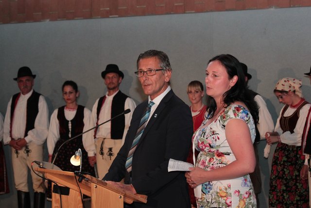 Csaba Berg, Bürgermeister von Hidas mit Übersetzerin.