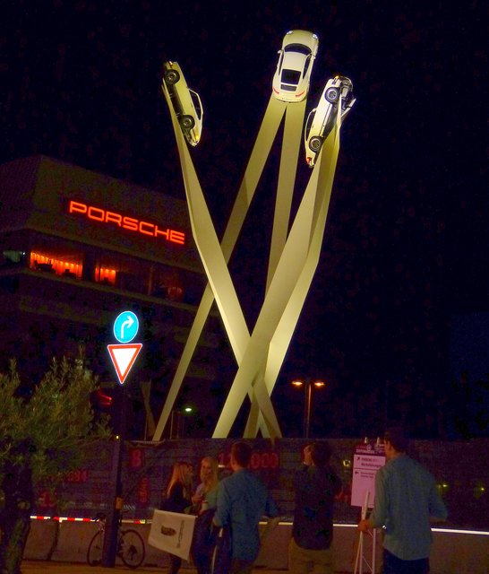 Kunstobjekt am Porsche-Platz