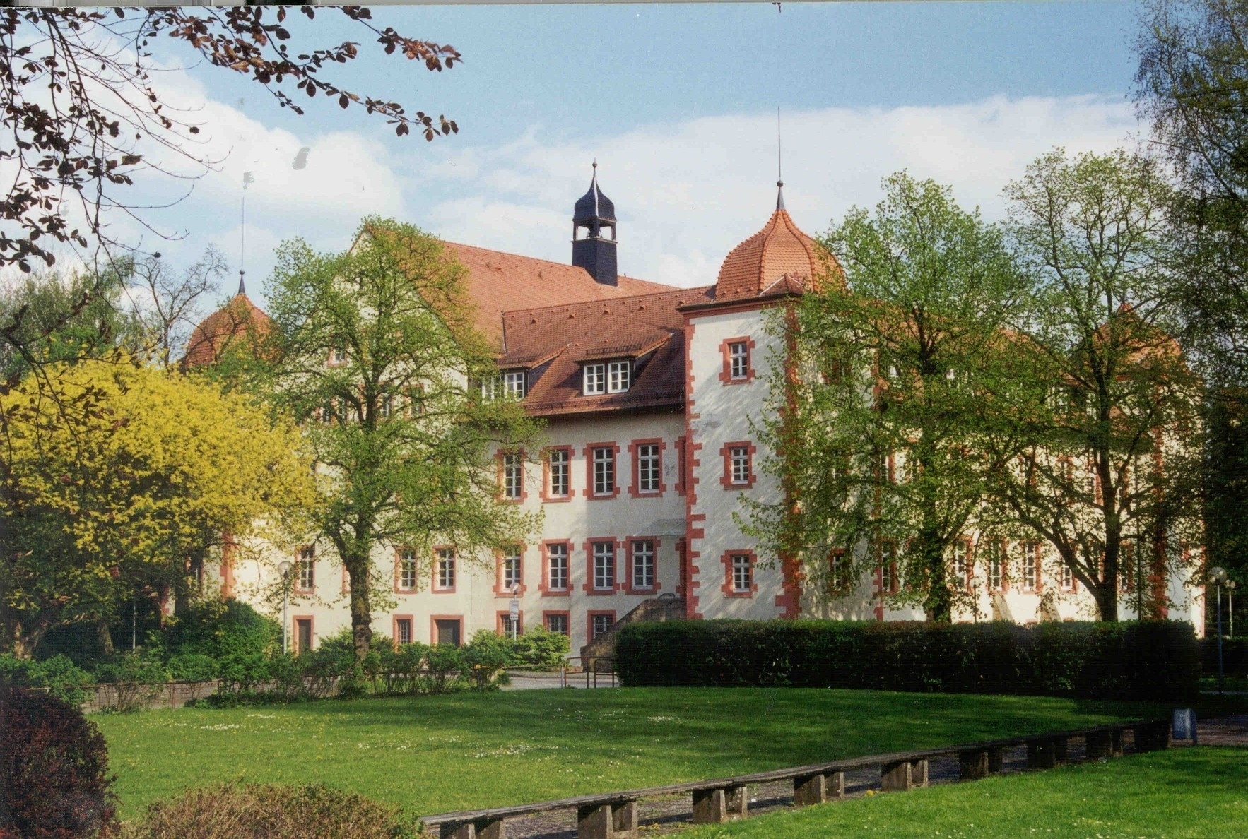 Das ehemalige Wasserschloss Flehingen beherbergt heute ein Bildungszentrum.