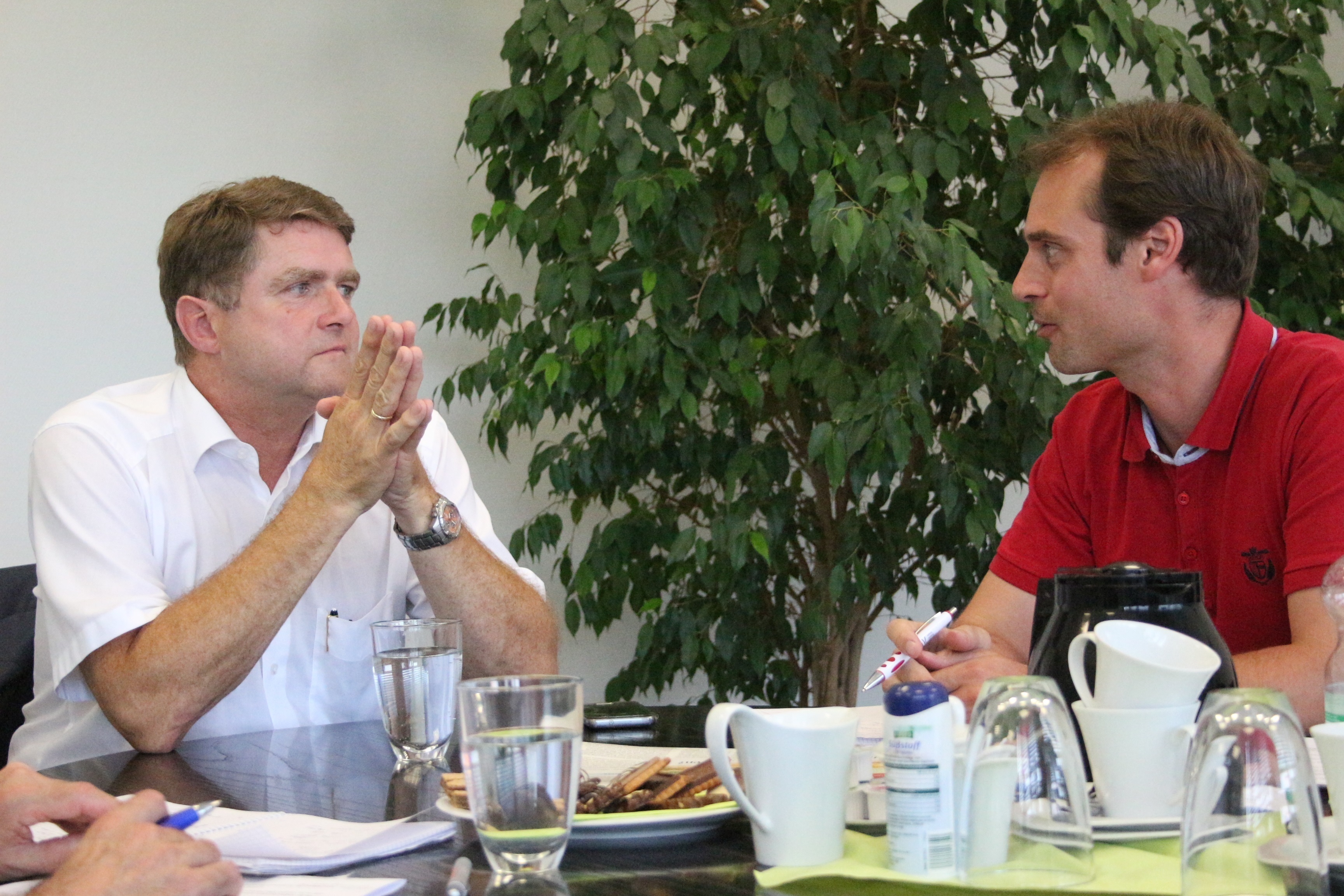 Oberbürgermeister Martin Wolff mit Redaktionsleiter der Brettener Woche, Christian Schweizer.