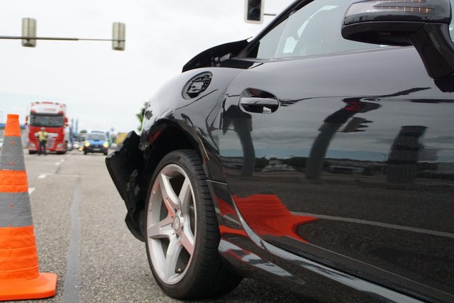 Bei einem Unfall in Bretten wurde zwei Männer verletzt.