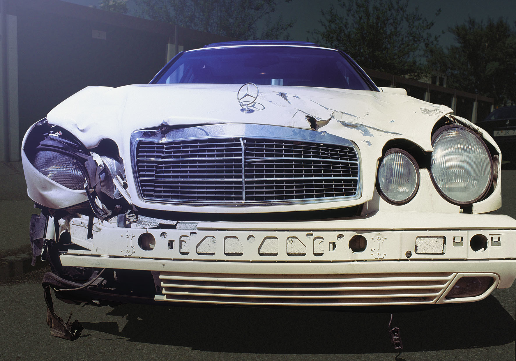 Die Polizei nahm 2016 rund 2,6 Millionen Unfälle auf, Rekord seit der Wiedervereinigung. Bei einem Unfall ist richtiges Verhalten am Unfallort entscheidend. Foto: djd/Itzehoer Versicherungen/MEV
