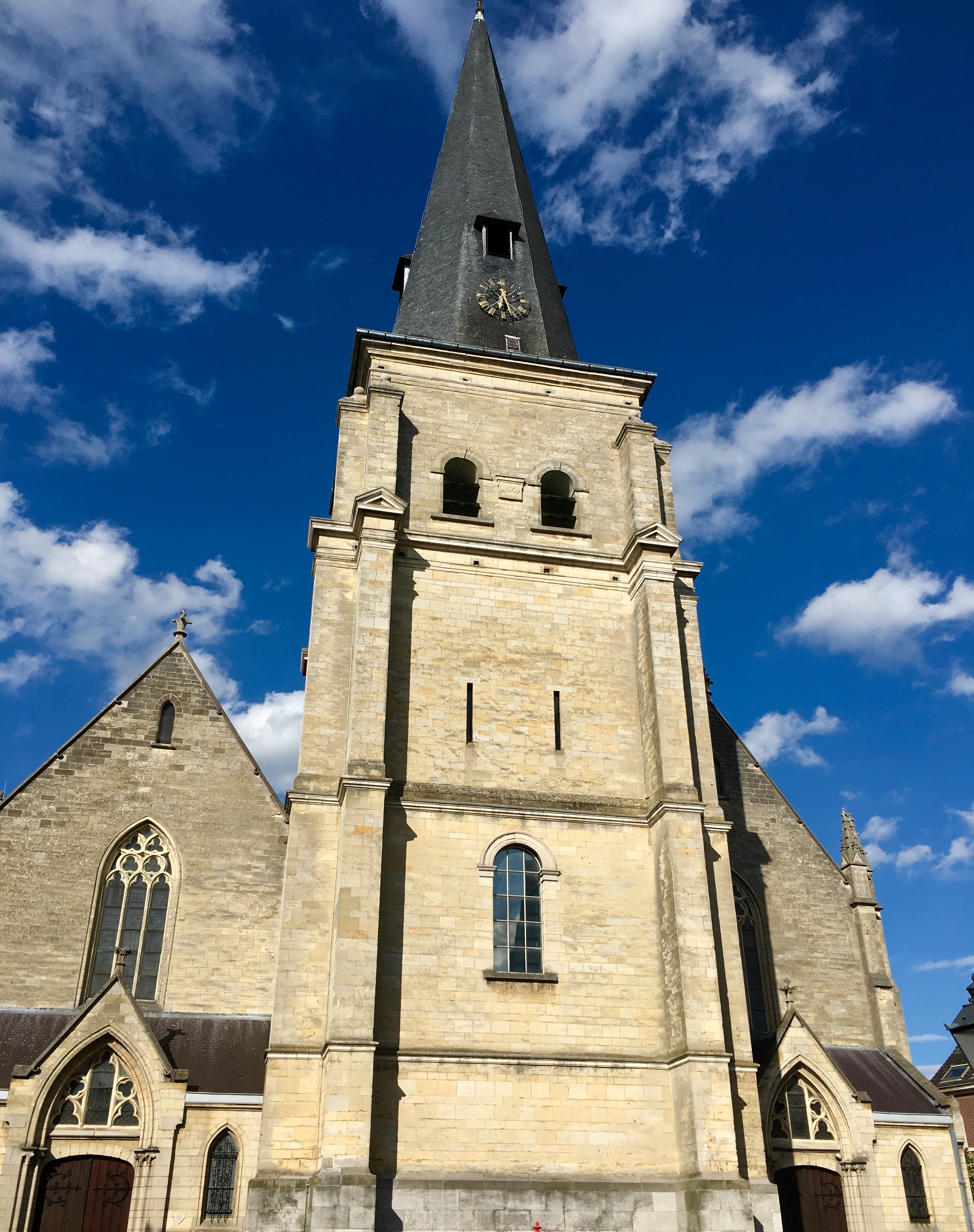 Kirche im Zentrum Bilzens