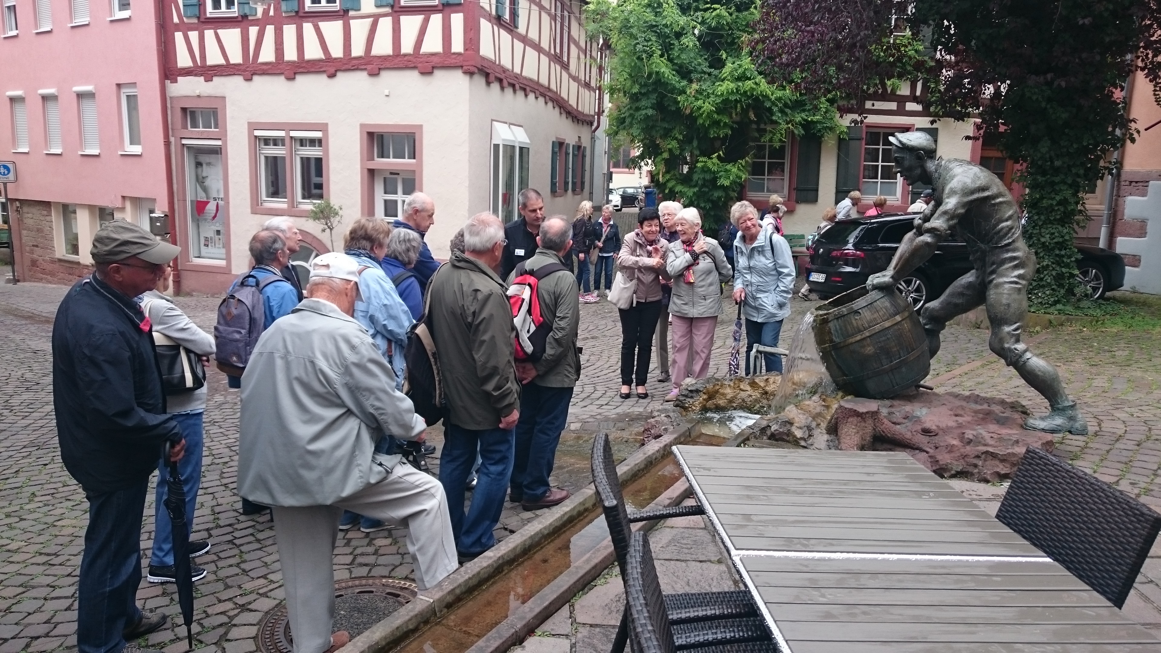Die Ausflügler erfuhren, woher die Mosbacher ihren Spitznamen haben.
