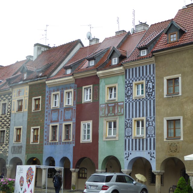 Farbenfrohe Häuserzeile in Posen