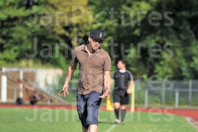 nicht immer ganz zufrieden-VfB Bretten Trainer Kris Georgiev