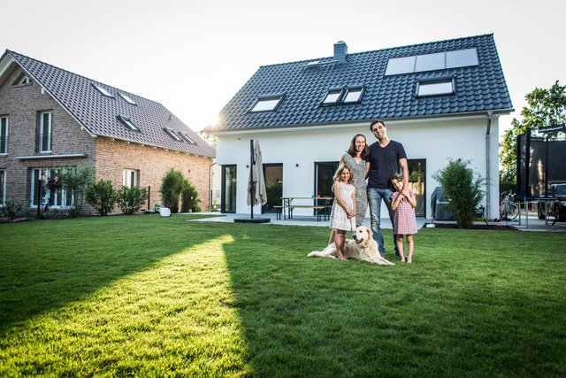 Bauen mit Bauträger kann interessant sein, wenn man auf Tücken in den Vertragswerken achtet. | Foto: djd/Bauherren-Schutzbund