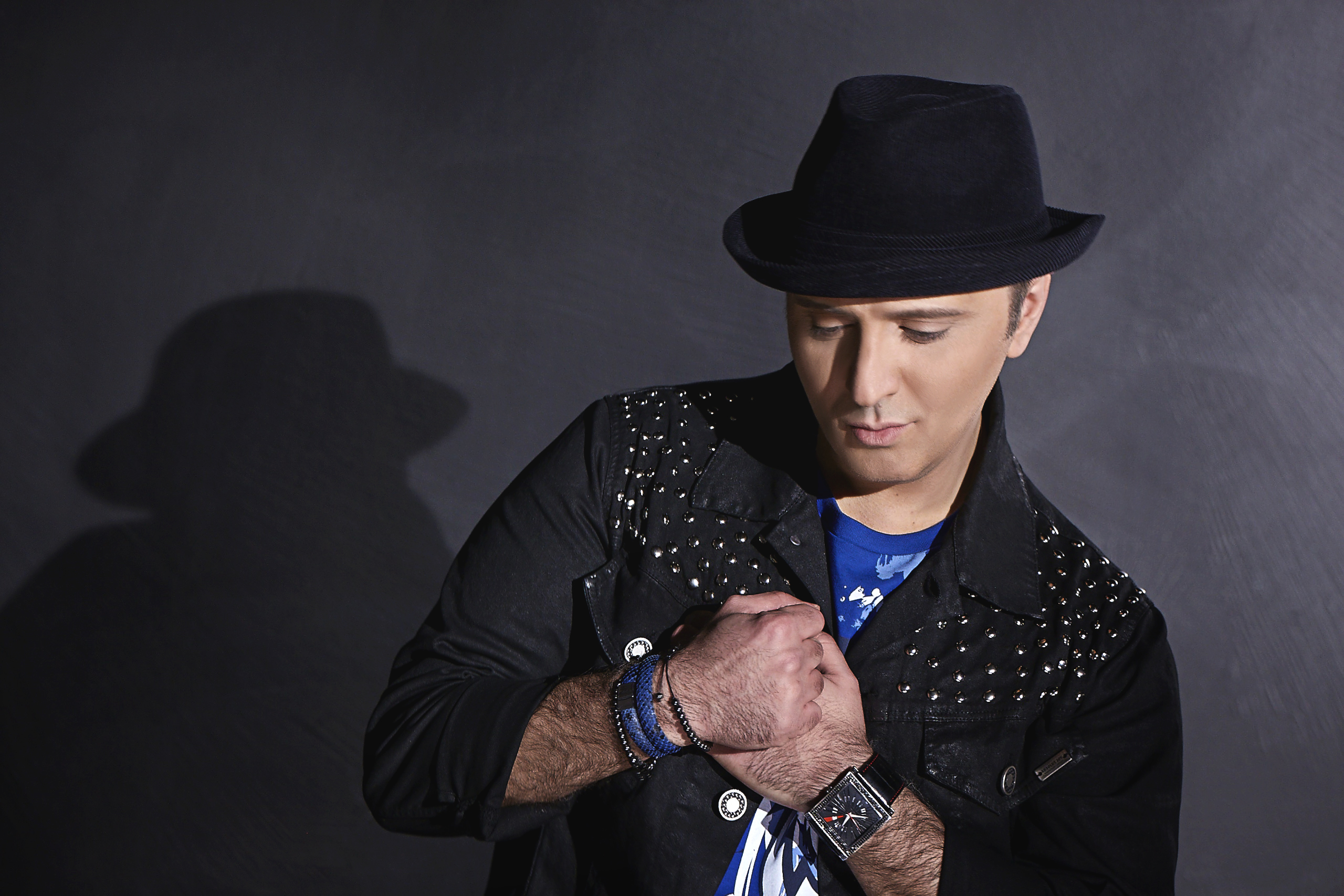 Avi Benedi ist ein Multitalent: Für sein neues Album „Loco" schrieb, komponierte und arrangierte er alle Songs selbst.