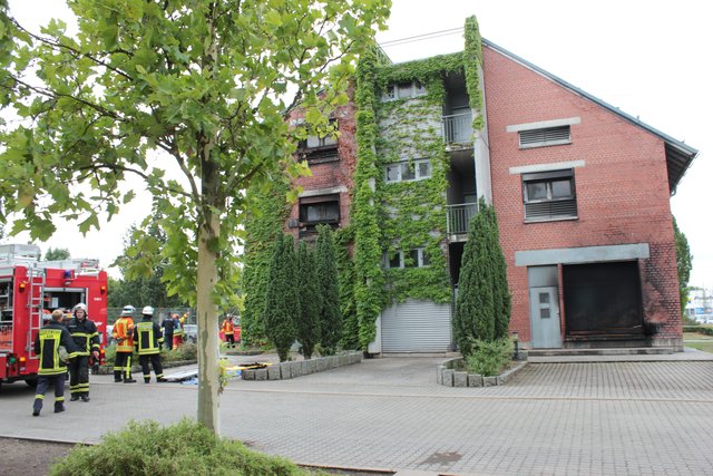 Das Brandübungshaus, eines der Herzstücke des Geländes.