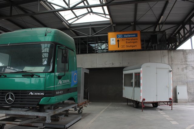 An der Zugmaschinne können die Feuerwehrleute die Bergung von Personen üben.