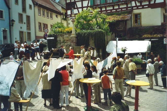 Einweihung des renovierten Lammbrunnens am 5. Juni 2005.