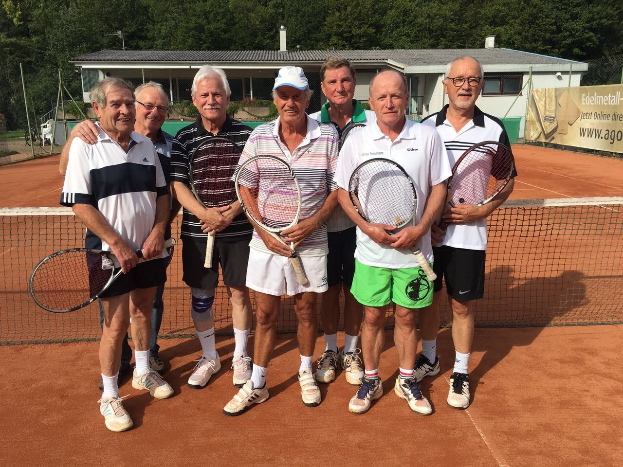 Die Aufsteiger: (von links) Wolf Fischer, Heinz Unkelbach, Peter Haase, Professor Dr. Alex Veit, Klaus Schulz, Edi Rübenacker und Peter Berg.