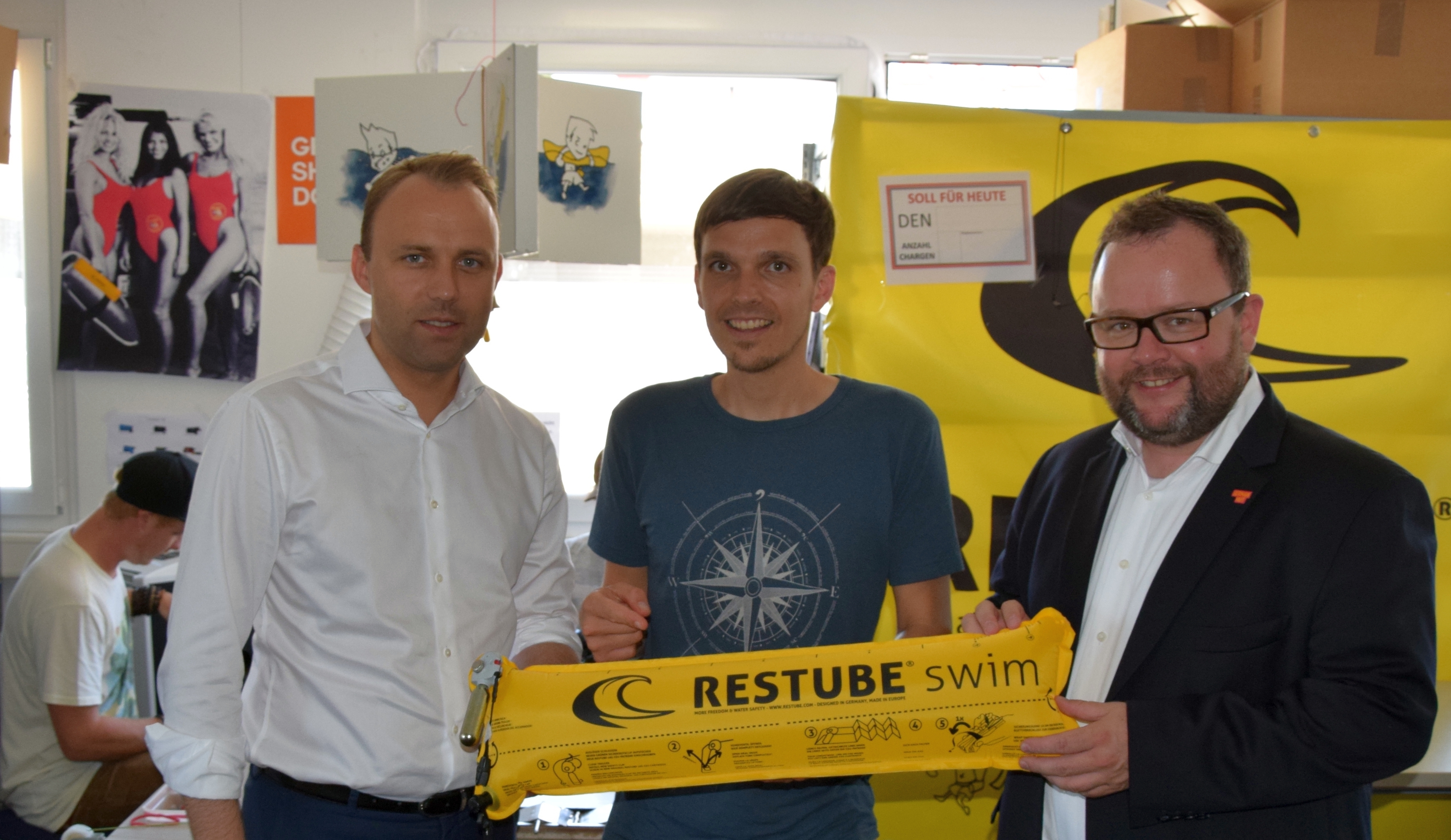 Bei Restube in Pfinztal-Berghausen: Sebastian Czaja (l.), Christopher Fuhrhop und Christian Jung. (TJ)