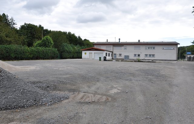 Festplatz: Auf dem bisherigen Freigelände hinter der Schlossgartenhalle und in Nachbarschaft zum Vereinsheim des FC Flehingen soll die neue Schlossgartenhalle entstehen. Foto: ch