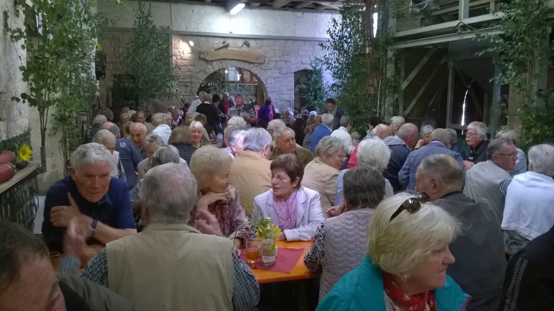 Rund 500 Besucherinnen und Besucher kamen zum Kelterfest des Winzervereins Freudenstein.
