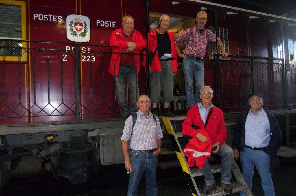 Die Oldies des Feuerwehrfördervereins Bretten auf ihrer Fahrt in die Schweiz.