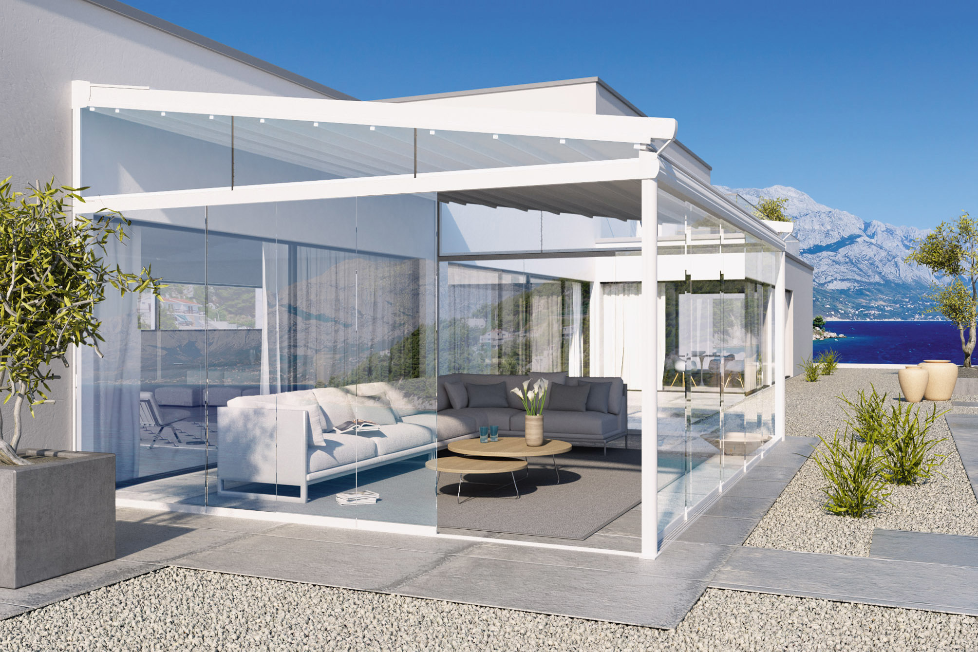 Ein Terrassendach und verschiebbare Glaselemente machen aus der Terrasse einen Lieblingsplatz bei jedem Wetter. Foto: djd/weinor.de