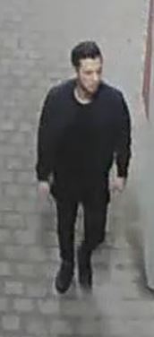 Einer der Verdächtigen auf einem Überwachungsfoto.