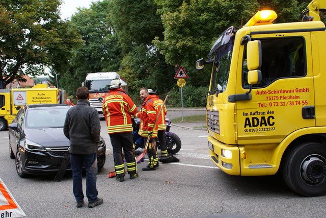 Schwere Verletzungen hat sich ein 46-jähriger Motorradfahrer bei einem Verkehrsunfall am Mittwochmorgen, 13. September, in Königsbach zugezogen.