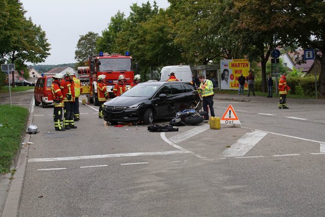 Schwere Verletzungen hat sich ein 46-jähriger Motorradfahrer bei einem Verkehrsunfall am Mittwochmorgen, 13. September, in Königsbach zugezogen.