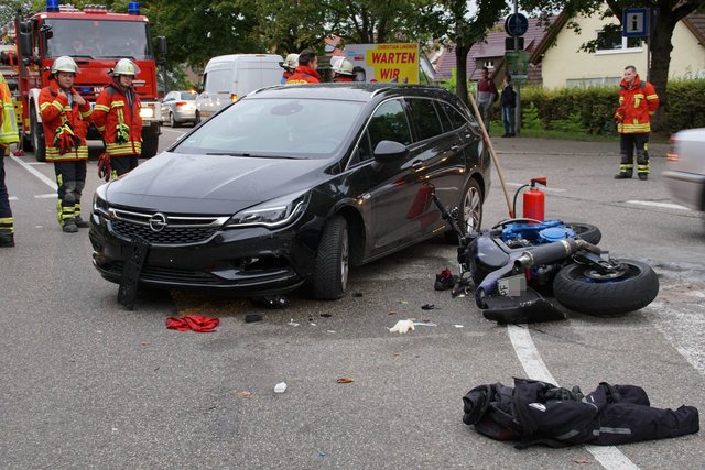 Schwere Verletzungen hat sich ein 46-jähriger Motorradfahrer bei einem Verkehrsunfall am Mittwochmorgen, 13. September, in Königsbach zugezogen.