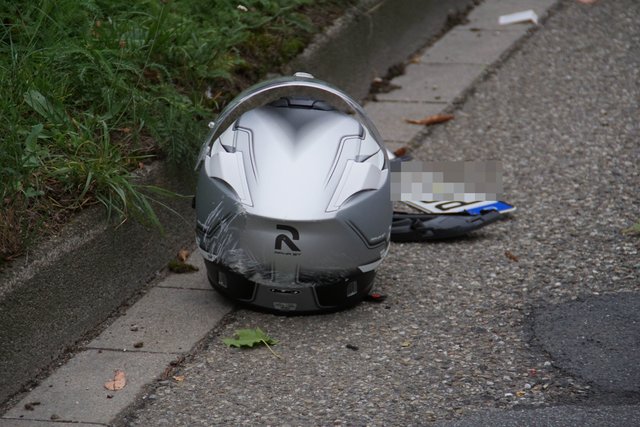 Schwere Verletzungen hat sich ein 46-jähriger Motorradfahrer bei einem Verkehrsunfall am Mittwochmorgen, 13. September, in Königsbach zugezogen.