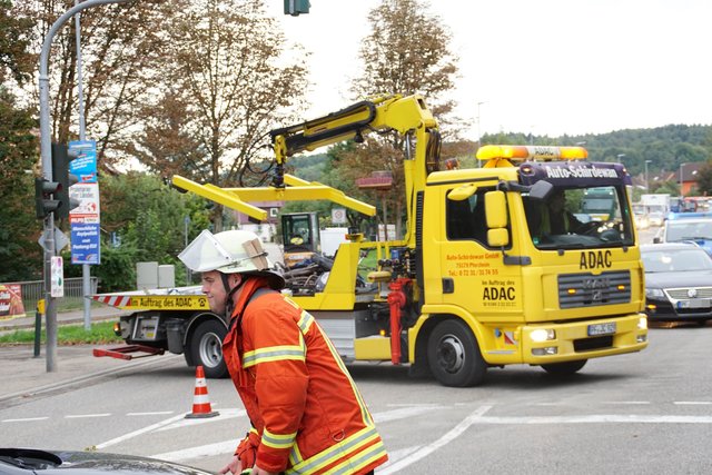 Schwere Verletzungen hat sich ein 46-jähriger Motorradfahrer bei einem Verkehrsunfall am Mittwochmorgen, 13. September, in Königsbach zugezogen.