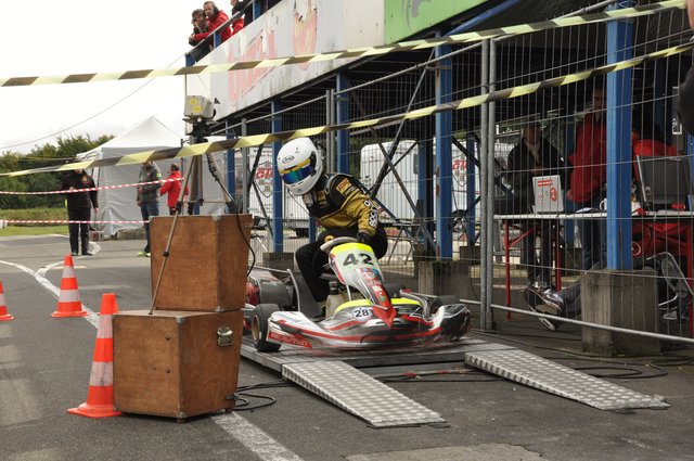 Waagenüberfahrt mit Motorproblemen nach 3 Stunden Renndistanz