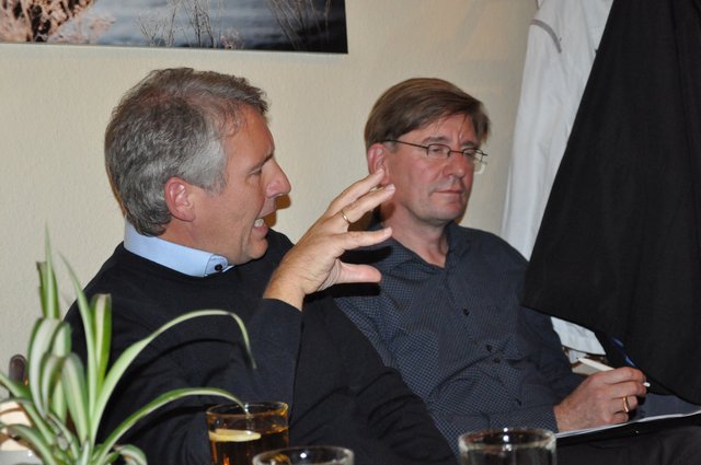 Keinen Auftrag von der Stadt erhalten: Südbau-Geschäftsführer Markus Vierling (links) stellte die Rolle seiner Firma klar. Foto: ch