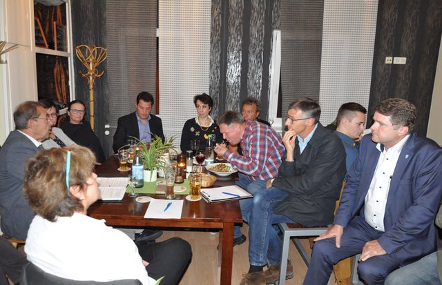 Brettens OB Martin Wolff (rechts) warf seinem Vorgänger vor, ständig dazwischen zu funken. Foto: ch